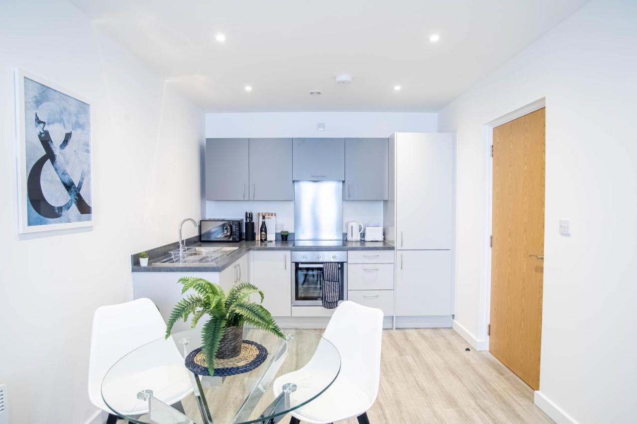 Luxury Apartments Available Next To Train Station - The Wallgate Apartments Wigan - Free Parking Exterior photo