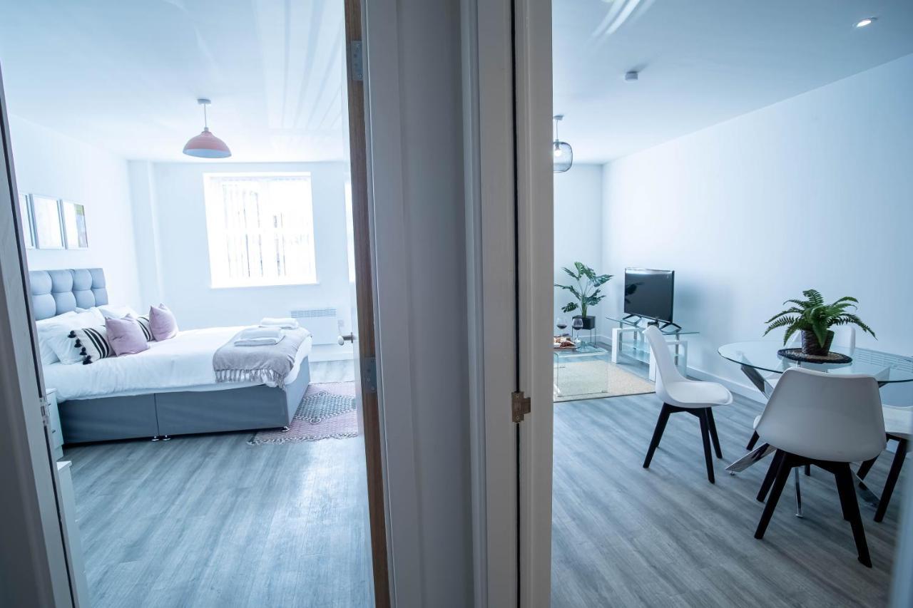 Luxury Apartments Available Next To Train Station - The Wallgate Apartments Wigan - Free Parking Exterior photo