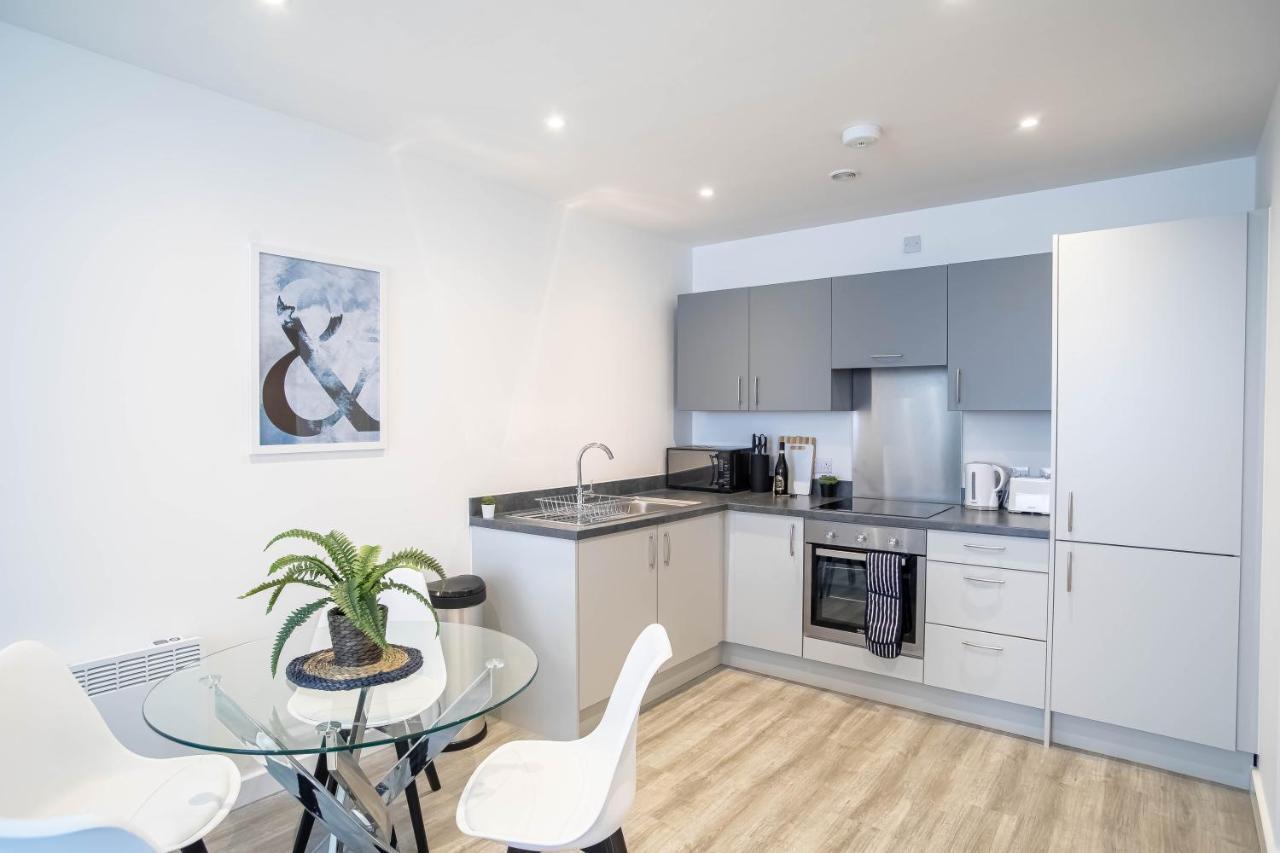 Luxury Apartments Available Next To Train Station - The Wallgate Apartments Wigan - Free Parking Exterior photo