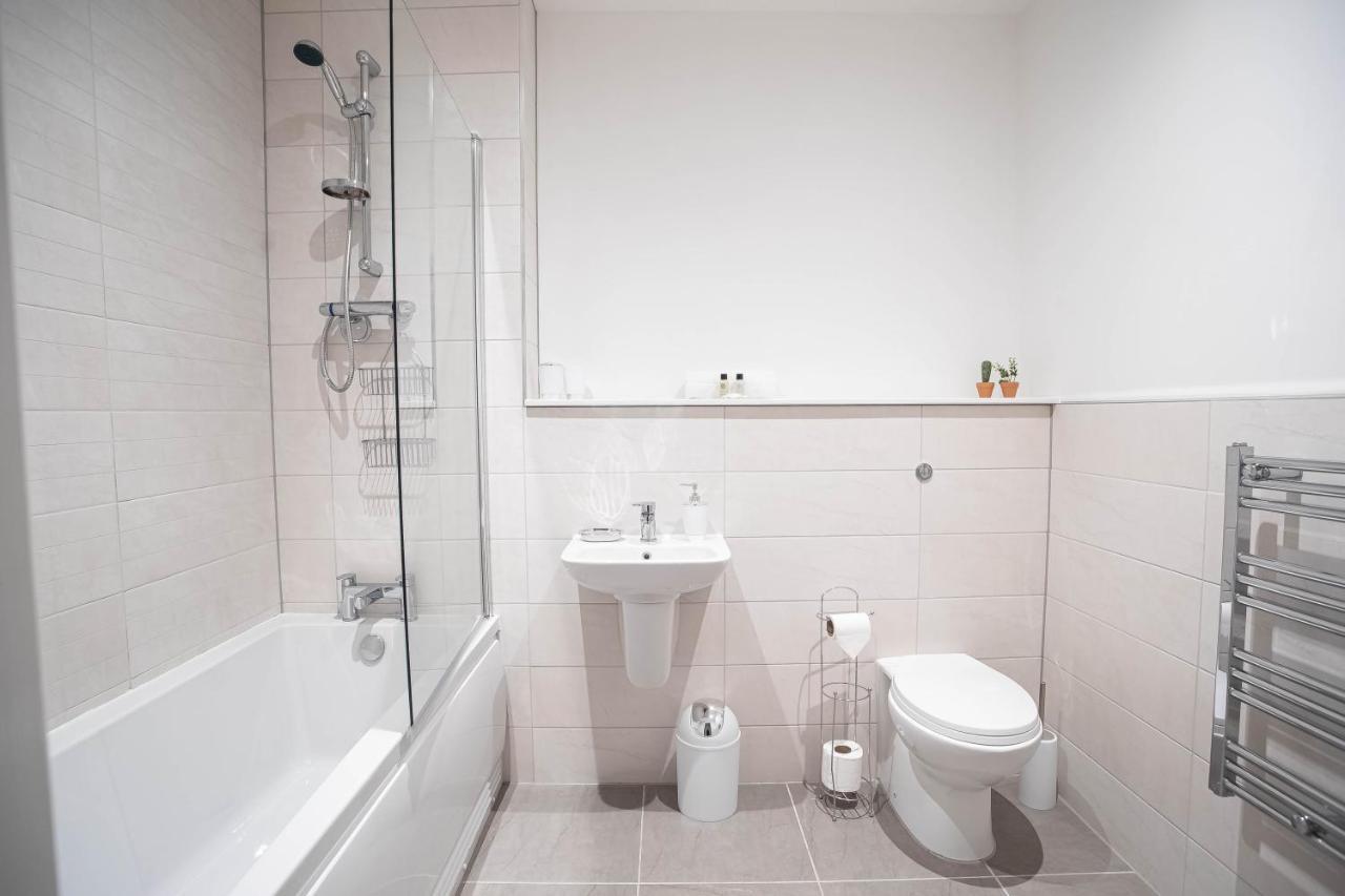 Luxury Apartments Available Next To Train Station - The Wallgate Apartments Wigan - Free Parking Exterior photo